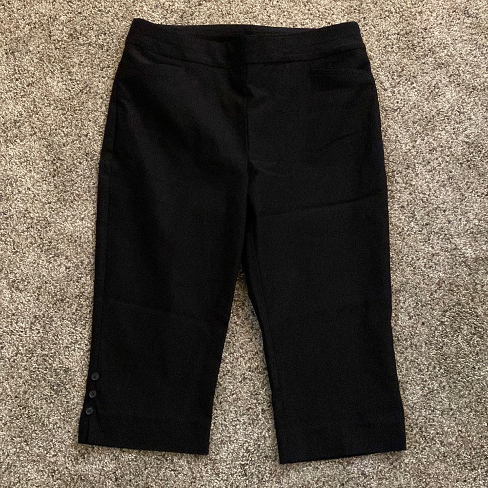 Chico's Black Capri Pull-On Pants